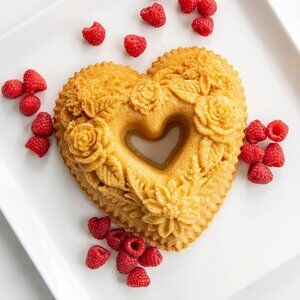 NWT Nordic Ware Floral Heart VALENTINE Bundt Pan 6 CUP USA